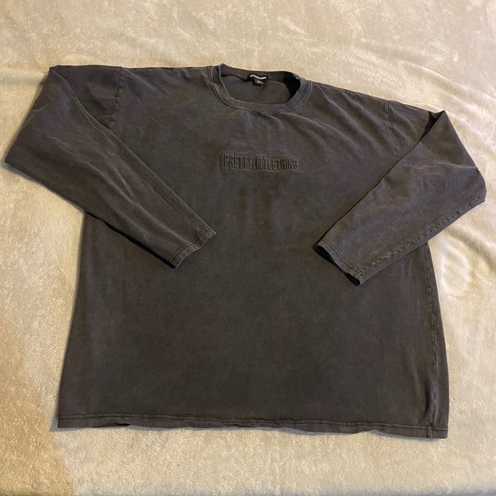 PRETTYLITTLETHING Charcoal Grey Acid Wash‎ Long Sleeve Graphic Shirt Women US 10